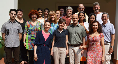 Carlotta Colli (Console Generale di Ho Chi Minh) - Carlo Anzon (Console onorario) - i volontari di Nutriamoli d'Arte Onlus e alcuni sostenitori della scuola di Pho Cap